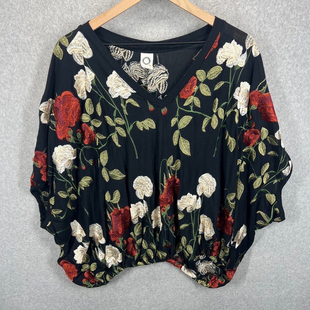 Akemi + Kin Floral Embroidered Blouse Womens XS/S Black Dolman Sleeve EUC